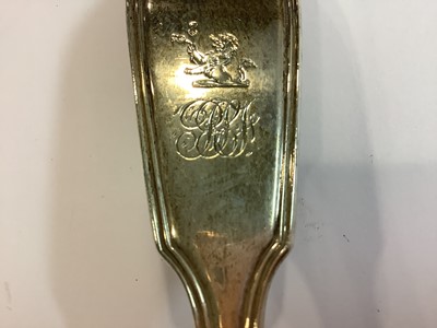 Lot 223 - William IV silver Fiddle and Thread pattern soup ladle