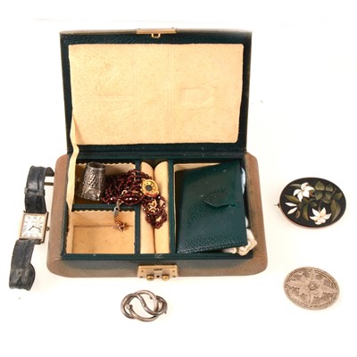 Lot 302 - Leather jewellery box and jewellery
