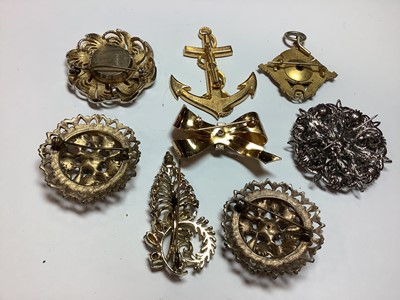 Lot 305 - Tin of vintage costume jewellery.