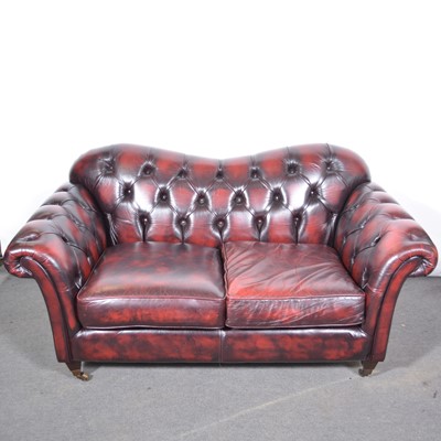 Lot 537 - Chesterfield type leather lounge suite