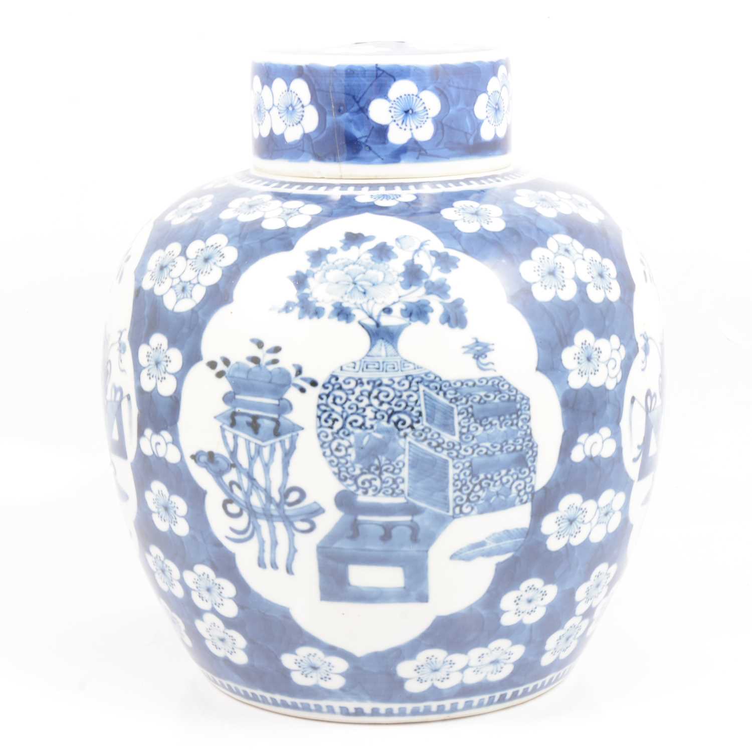 Lot 20 - Large Chinese blue and white ginger jar and cover