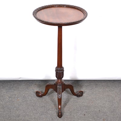 Lot 422 - Georgian style mahogany wine table