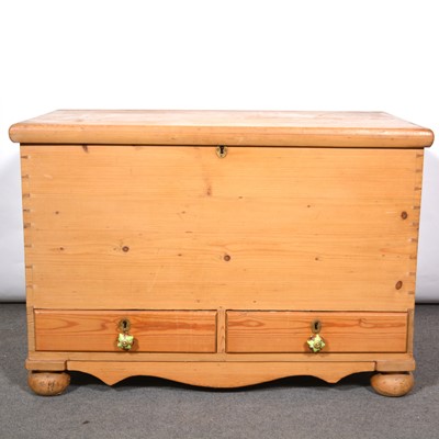 Lot 414 - Pine mule chest