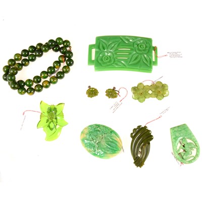 Lot 358 - Eight pieces of vintage green bakelite jewellery.