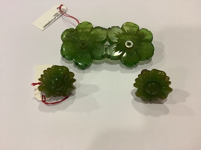 Lot 358 - Eight pieces of vintage green bakelite jewellery.
