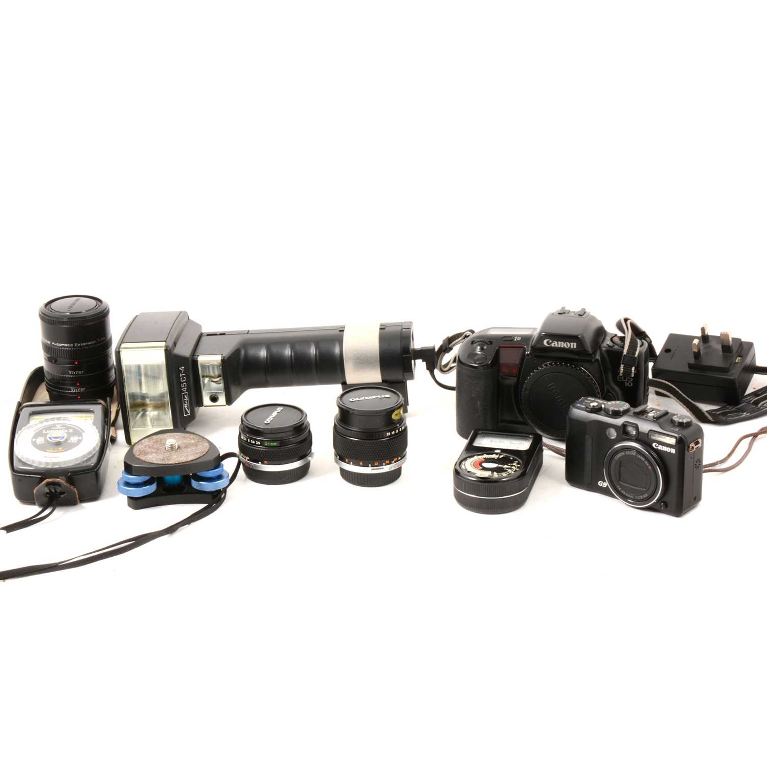 Lot 28 - Camera and accessories