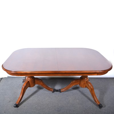 Lot 543 - Willis & Gambia dining table