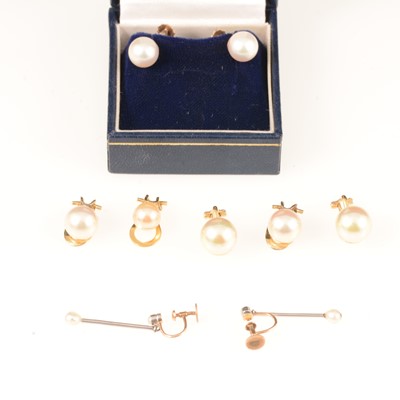 Lot 306 - A pair of cultured pearl earscrews and Majorca pearl earrings.