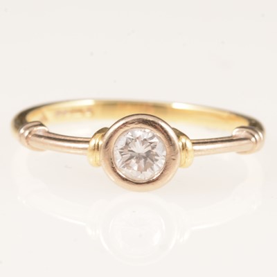 Lot 300 - Diamond solitaire ring.