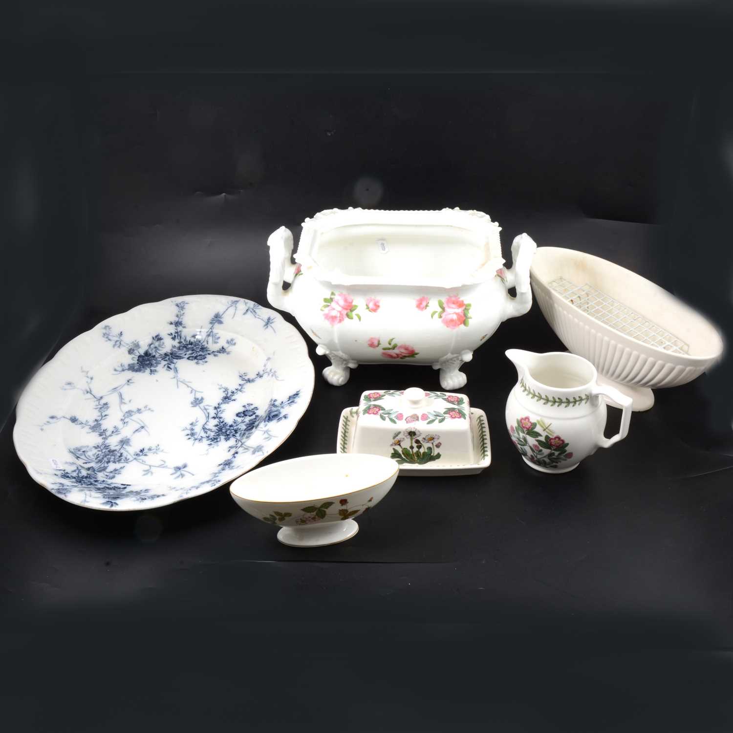 Lot 125 - Quantity of decorative ceramics.