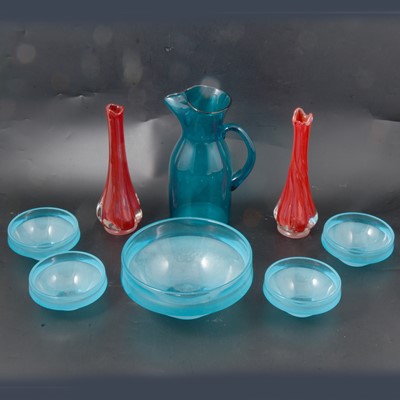 Lot 77 - Glass dessert bowls, spill vases and jug.