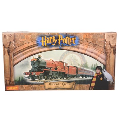 Lot 122 - Hogwarts Express Hornby OO gauge model railway set