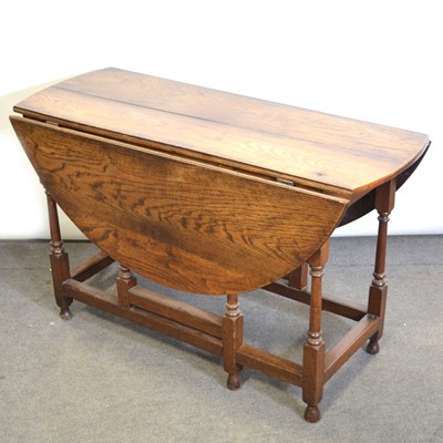 Lot 552 - Joined oak gateleg table.