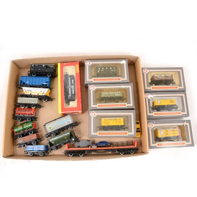Lot 152 - OO gauge model railway rolling-stock and wagons