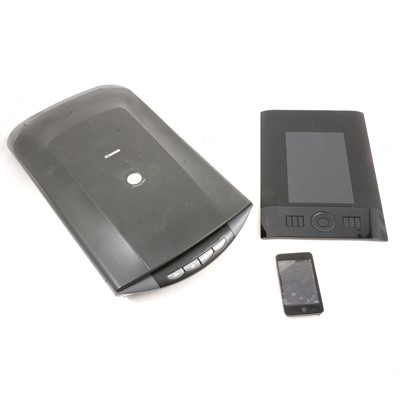 Lot 153 - 32GB Ipod, scanner and graphic pad.