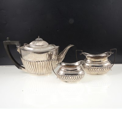 Lot 281 - A similar silver teapot, milk jug and sugar basin.