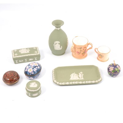 Lot 17 - Small collection of ornaments
