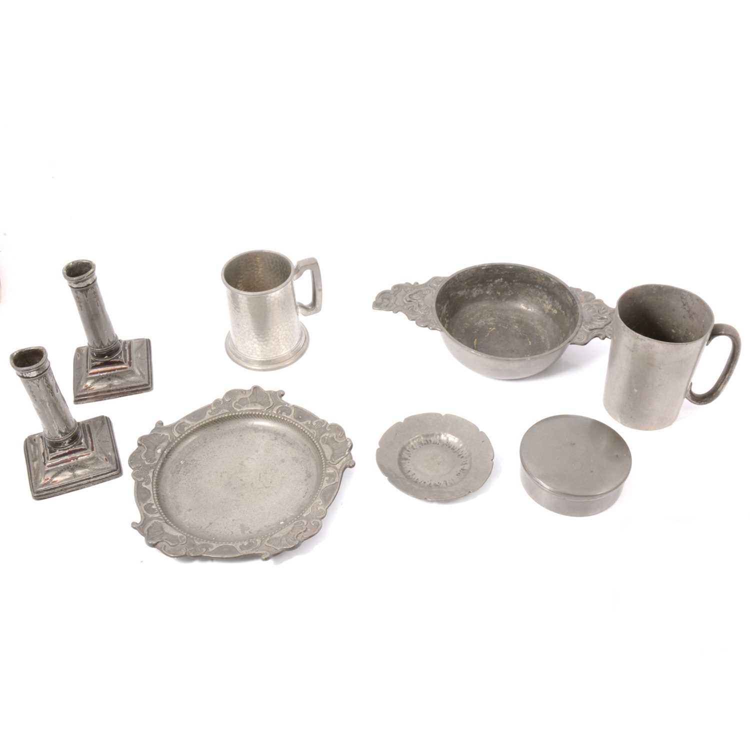 Lot 94 - Small collection of pewter.