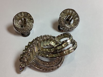 Lot 325 - Vintage paste set brooches, clips earrings, Pennino set.
