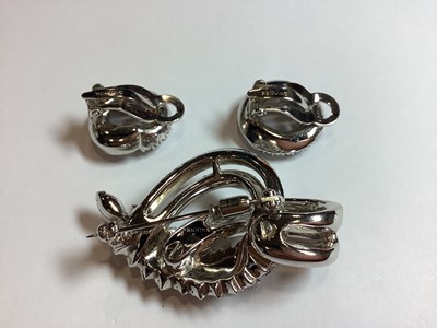Lot 325 - Vintage paste set brooches, clips earrings, Pennino set.