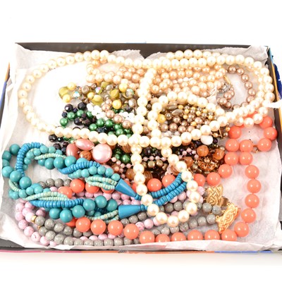 Lot 338 - Twelve vintage 1950's 1960's bead necklaces.