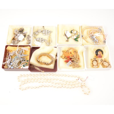 Lot 335 - Collection of vintage costume jewellery, gilt, bakelite, paste, American  Pitman & Keeler