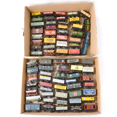 Lot 150 - Two trays of mostly OO gauge model railway rolling-stock and wagons