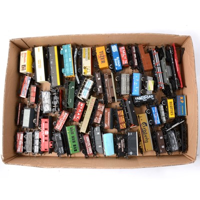 Lot 149 - One tray of mostly OO gauge model railway rolling-stock and wagons