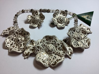 Lot 359 - An Alchemy Suzanne Katkhuda 1980's ceramic necklace and earclips.