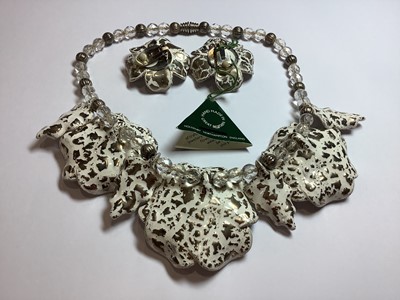 Lot 359 - An Alchemy Suzanne Katkhuda 1980's ceramic necklace and earclips.