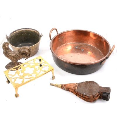 Lot 118 - Shallow copper pan, brass jam pan, and other metalware.