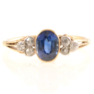 Lot 211 - Blue and white stone ring.