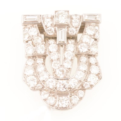 Lot 238 - Art Deco style diamond set single dress clip