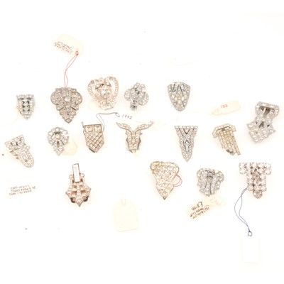 Lot 281 - Sixteen miniature paste set single dress clips