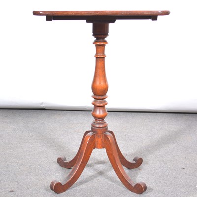 Lot 423 - Victorian mahogany pedestal table