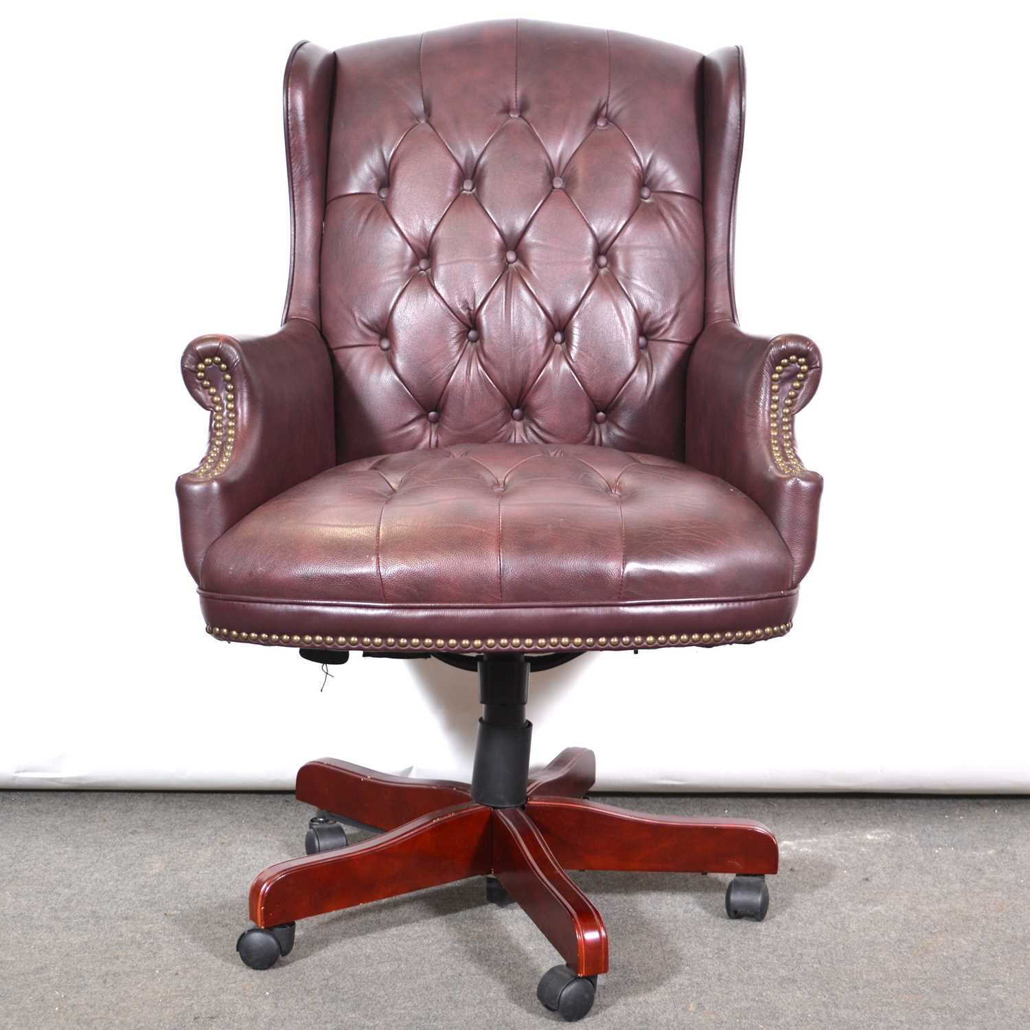 Lot 433 - Modern office chair