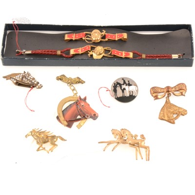 Lot 322 - Equestrian themed costume jewellery, jockey hat suite, horseshoe pin, Boucher horse.