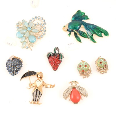 Lot 326 - Two novelty berry brooches by Pell, Tannari Bee, clown, Craft angelfish.