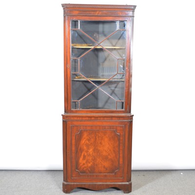 Lot 554 - Mahogany freestanding corner cupboard