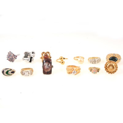 Lot 328 - Vintage jewel box with thirteen costume jewellery rings.