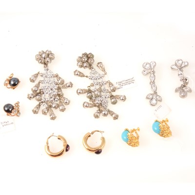 Lot 322 - Twenty pairs of vintage costume jewellery earrings, Lisner, Goldette, Trifari