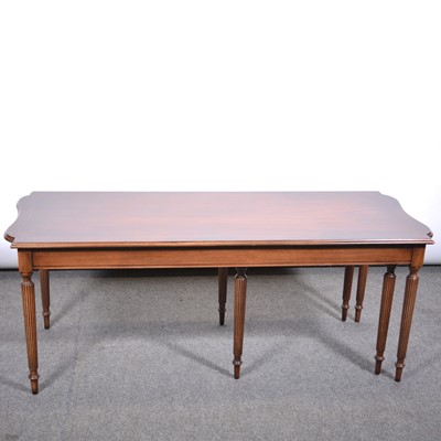 Lot 452 - Modern mahogany coffee table