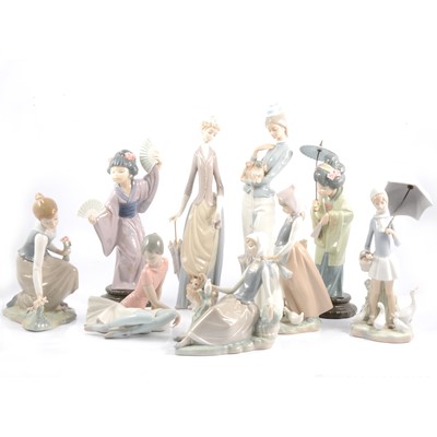 Lot 32 - Lladro figurines.