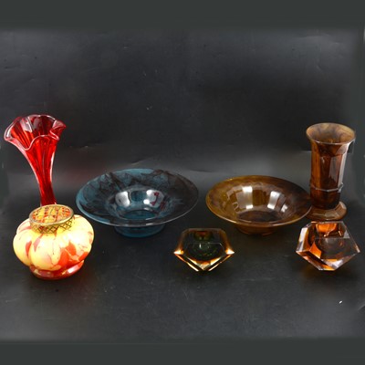 Lot 14 - Studio glass vases and bowls.