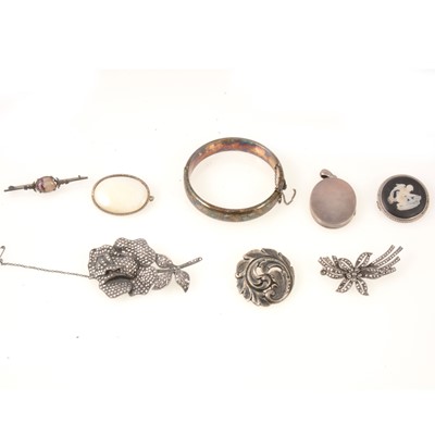 Lot 313 - Silver and white metal vintage jewellery