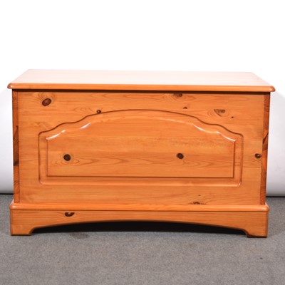 Lot 488 - Modern pine blanket box