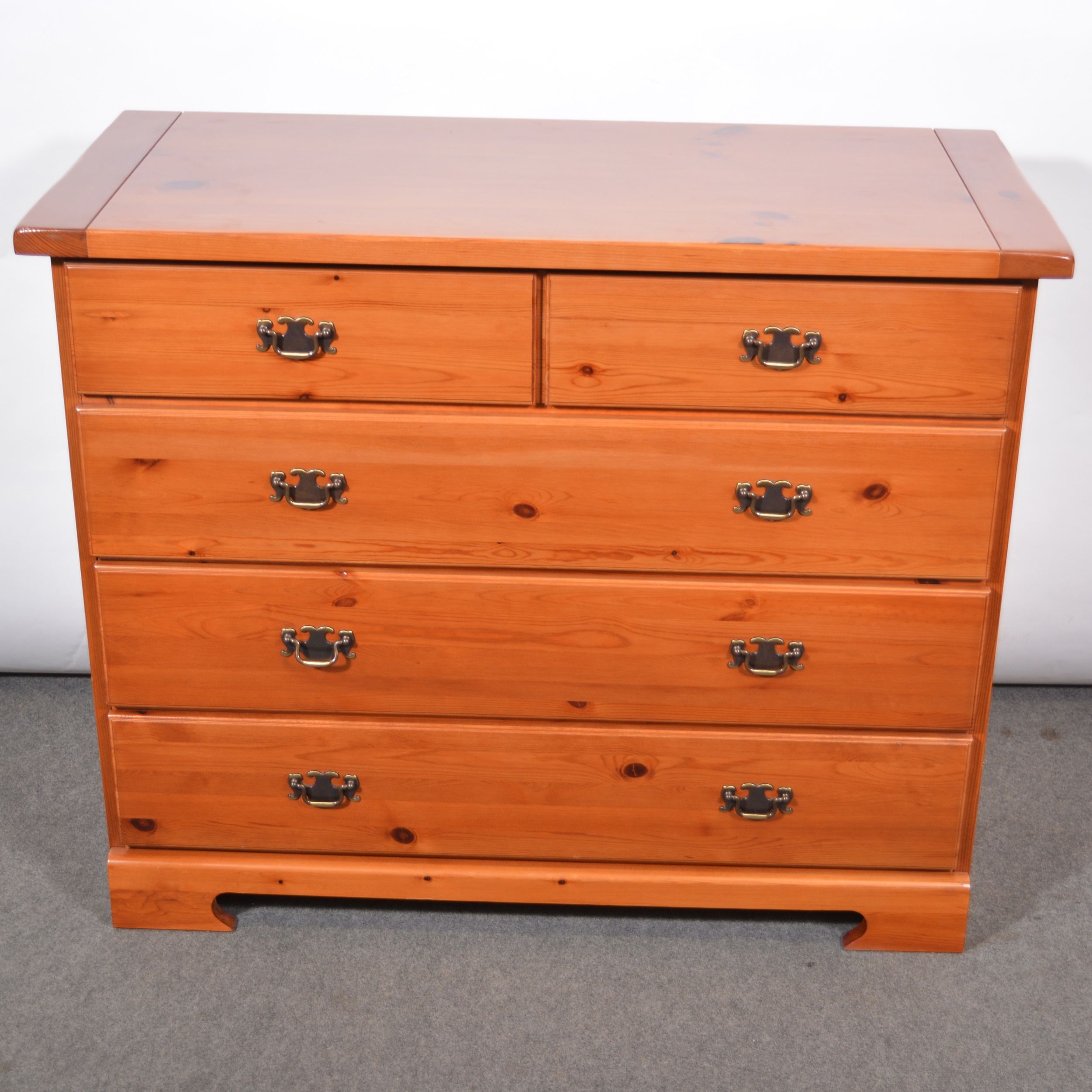 Lot 489 Modern pine chest of drawers,