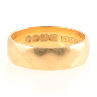 Lot 179 - 18 carat yellow gold wedding band.