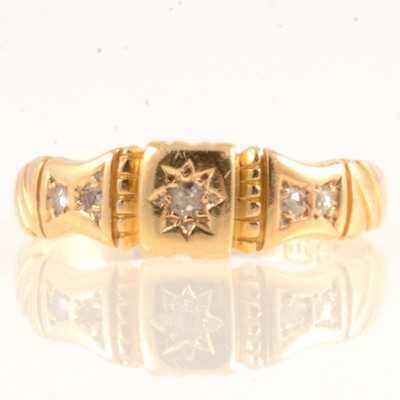 Lot 172 - Victorian 18 carat yellow gold ring set star gypsy set with five diamonds.