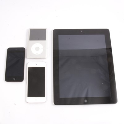 Lot 444 - Apple products